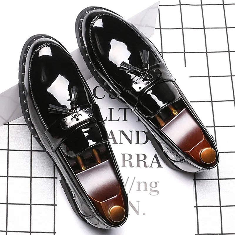 Italy Luxury Brand Loafers Men Shoes Tassel Men Designer Shoes British Style Lacquered Leather Shoes Thick Bottom Wedding Shoes