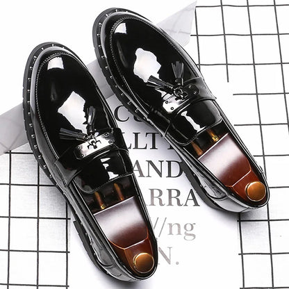 Italy Luxury Brand Loafers Men Shoes Tassel Men Designer Shoes British Style Lacquered Leather Shoes Thick Bottom Wedding Shoes