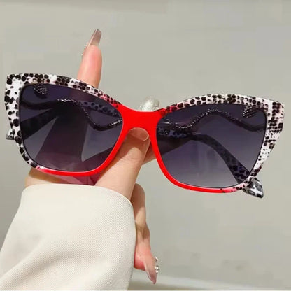 Fashion Large Frame Cat Eye Sunglasses Women Gradient Glasses Punk Color Block Design Sexy Ladies Metal Snake Eyeglasses