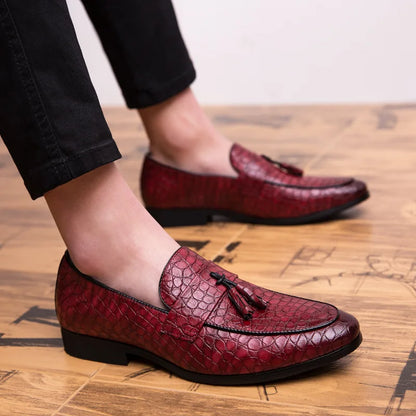 New pointed Business shoes Comfortable soft Leather footwear Men Outdoor non slip Loafers  Moccasins Casual light Flats Zapatos