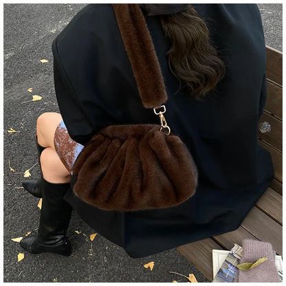 New Womens Shoulder Bag Fluffy Crossbody Bag Vintage Faux Fur Cloud Purse for Autumn Winter Commuting Simplified Storage Bags