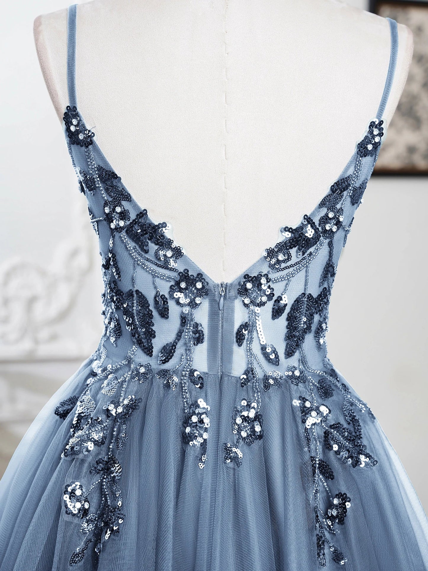 Sling Evening Dresses Sexy Spaghetti Straps V-Neck Illusion Sequins Appliques Prom Dress A-Line Train High Split Gowns
