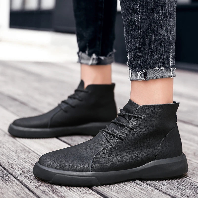 100% cowhide New large-sized men's boots Fashionable casual thick-soled breathable men's shoes Outdoor sports Chelsea boots