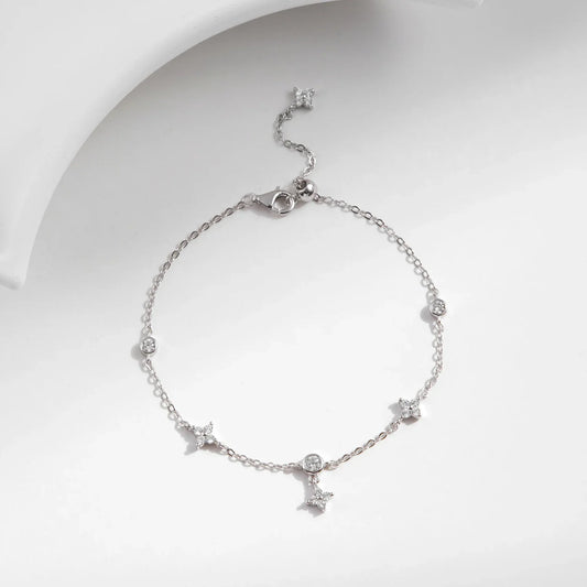 Bracelet étincelant en oxyde de zirconium, en argent sterling 925, avec pendentif délicat en trèfle à quatre feuilles pour femme, bijoux raffinés, cadeau de vacances