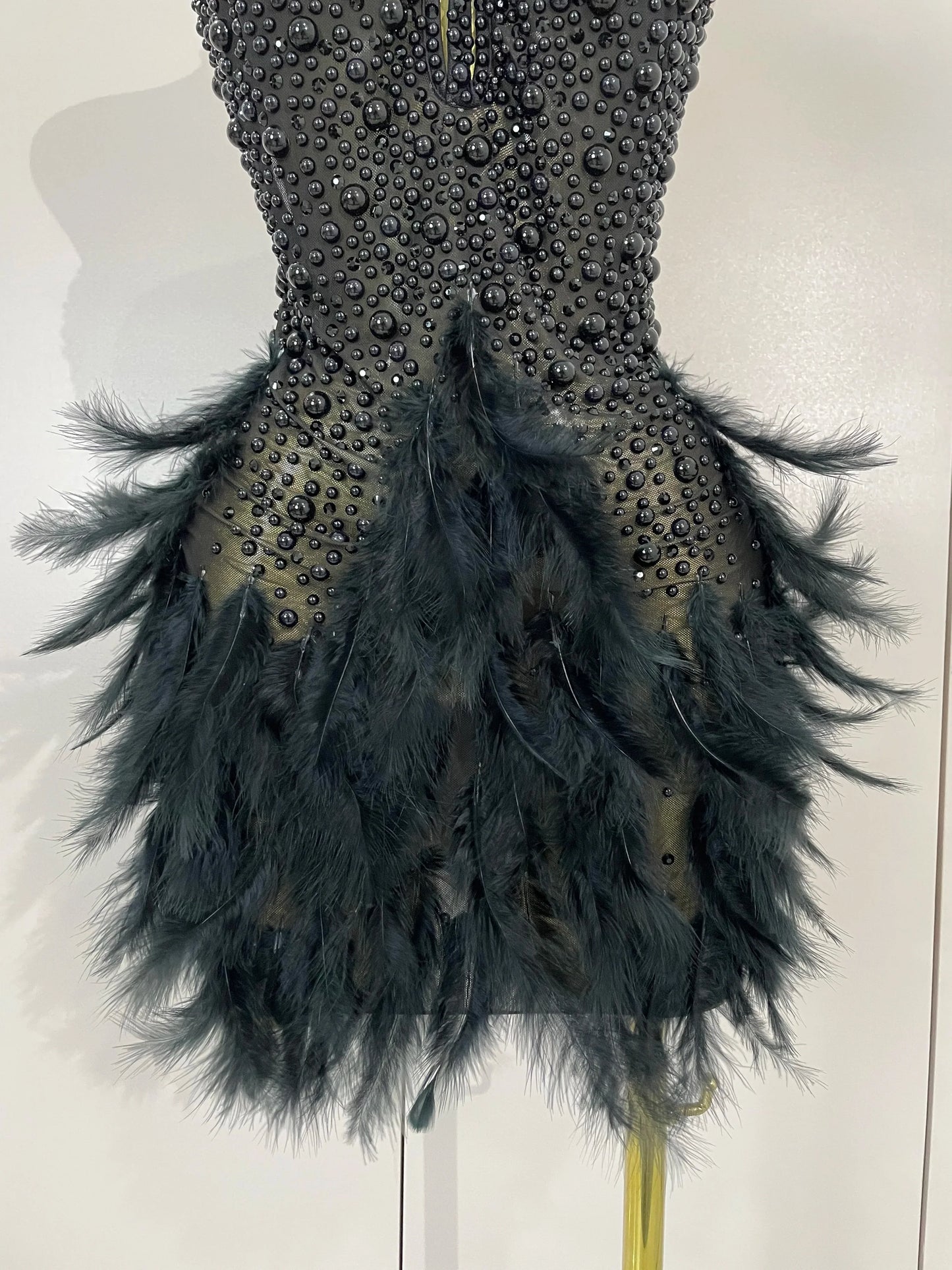 Women Luxury Rhinestones Pearls Feathers Halter Backless Short Dress Women Sexy Celebrate Birthday Dress Nightclub Stage Costume