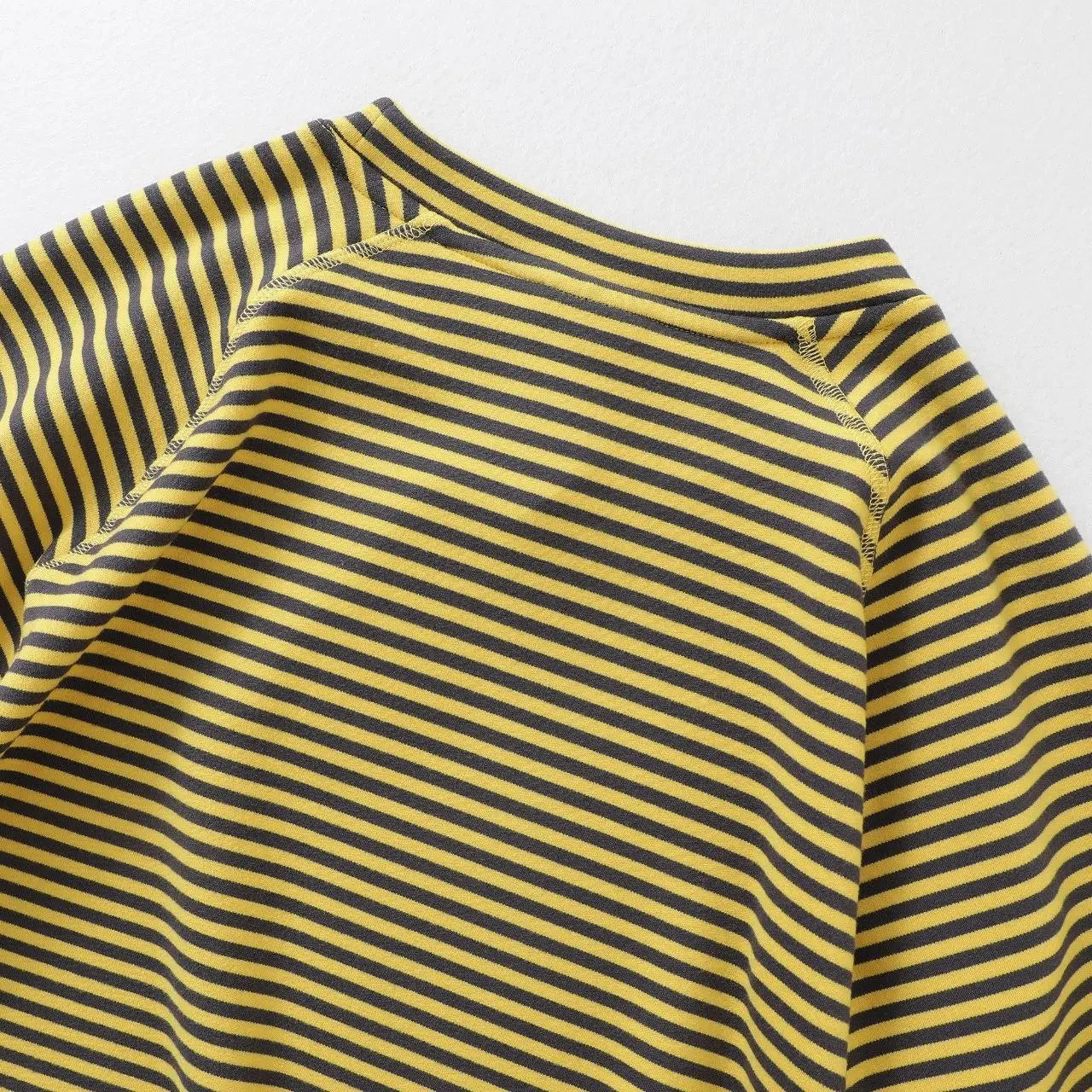 Insulated Patchwork Striped Sweatshirt with Contrast Details Unisex, Loose-fitting Spring and Autumn Undershirt.