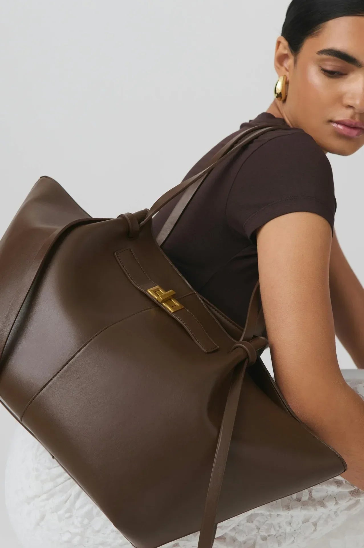 2026 New Large Capacity Trapeze Women Shoulder Bags Designer Metal Lock Handbags High-Quality Pu Leather Big Tote Commute Bag