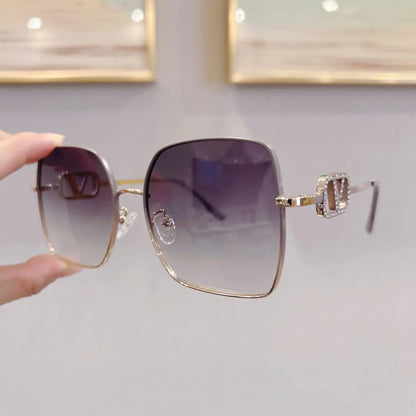 2025 New Fashion Metal Square Polarized Sun Glasses Women Luxury Diamond UV400 Sunglasses Ladies Oversized Eyewears Gafas De Sol