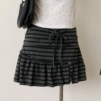 تنورة DeepTown Harajuku المخططة للنساء بتصميم ياباني عتيق قوطي بكشكشة قصيرة على طراز Grunge Spicy Girl Punk تنانير قصيرة ضيقة