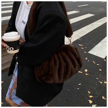 New Womens Shoulder Bag Fluffy Crossbody Bag Vintage Faux Fur Cloud Purse for Autumn Winter Commuting Simplified Storage Bags