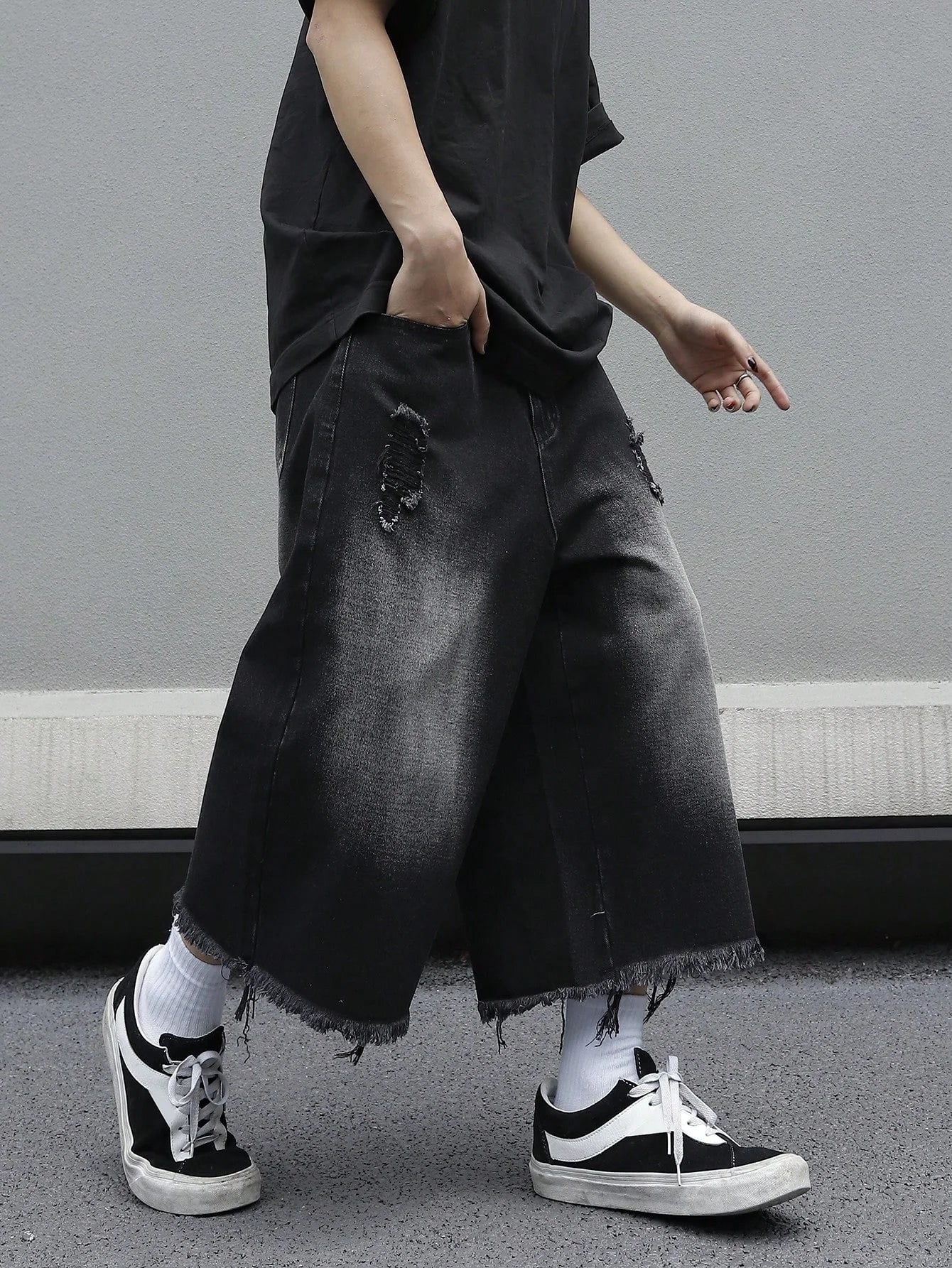 Men's Loose Ripped Denim Jeans 7 Point Calf Length Wide Leg Trousers Distressed Holes Frayed Hem Streetwear Casual Pants