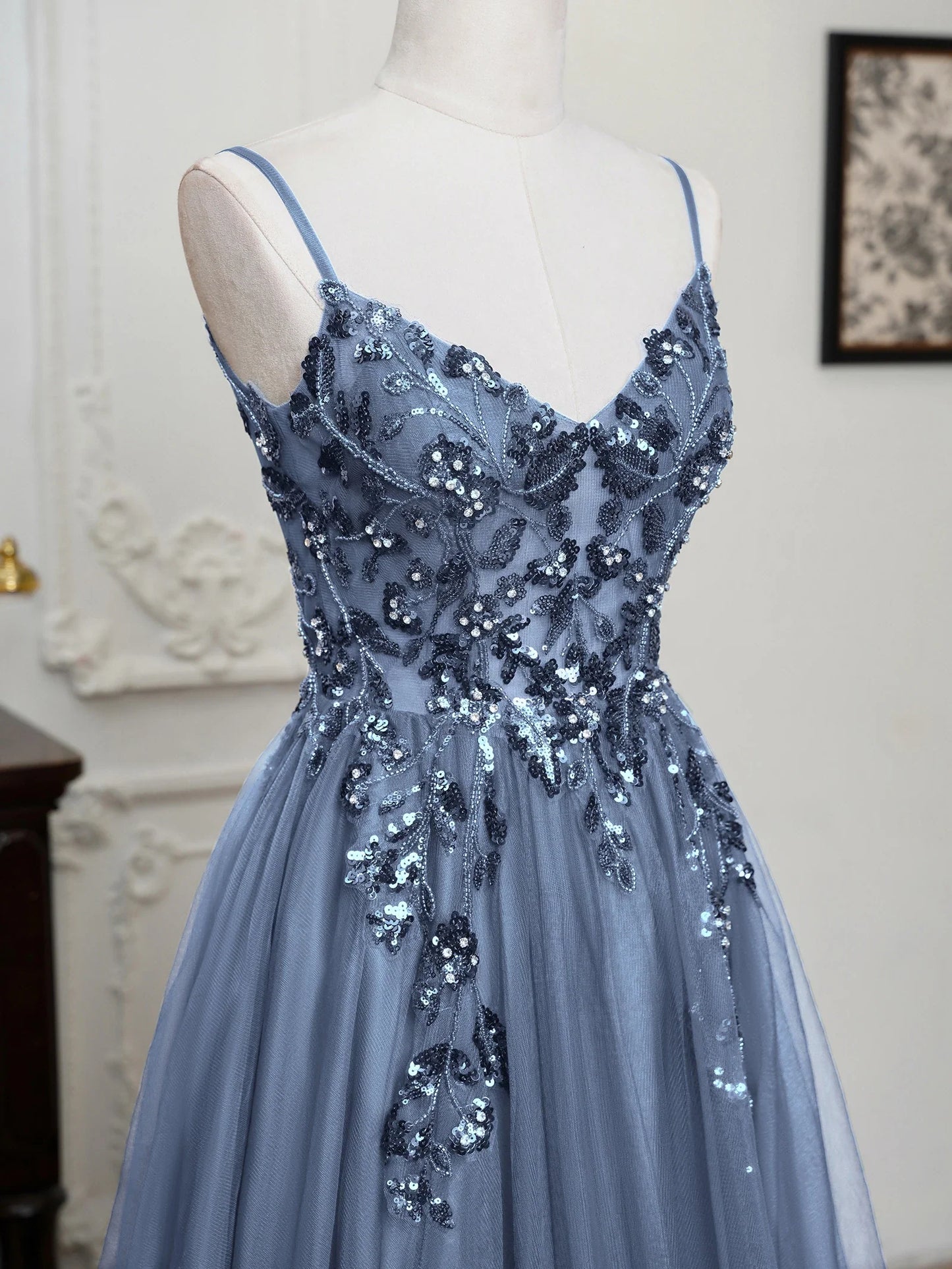 Sling Evening Dresses Sexy Spaghetti Straps V-Neck Illusion Sequins Appliques Prom Dress A-Line Train High Split Gowns