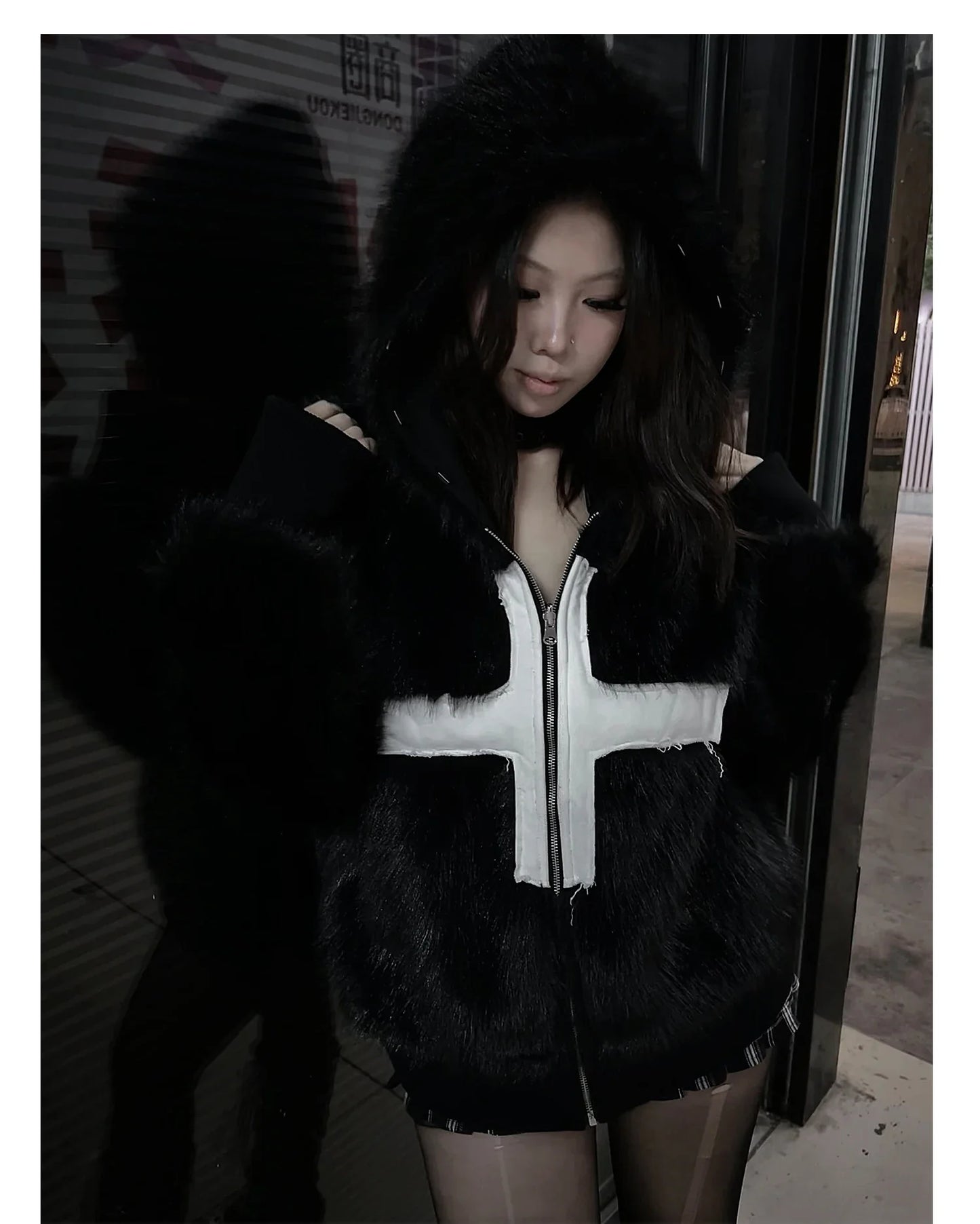Winter Short Cool Warm Soft Hairy Faux Fur Coat Men with Hood Rivet Luxury Designer Punk Style Clothes Fluffy Jacket
