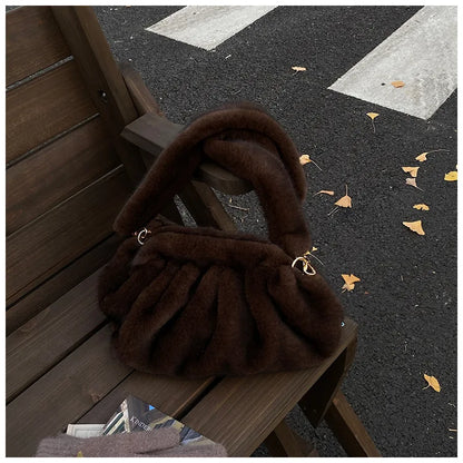 New Womens Shoulder Bag Fluffy Crossbody Bag Vintage Faux Fur Cloud Purse for Autumn Winter Commuting Simplified Storage Bags
