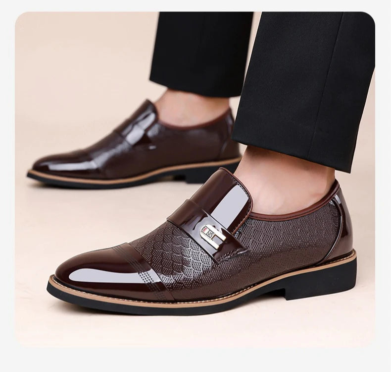 New Designer Patent Leather Wedding Shoes for Men Solid Color Business Casual Shoes Male Spring Autumn Fashion Dress Shoes Man