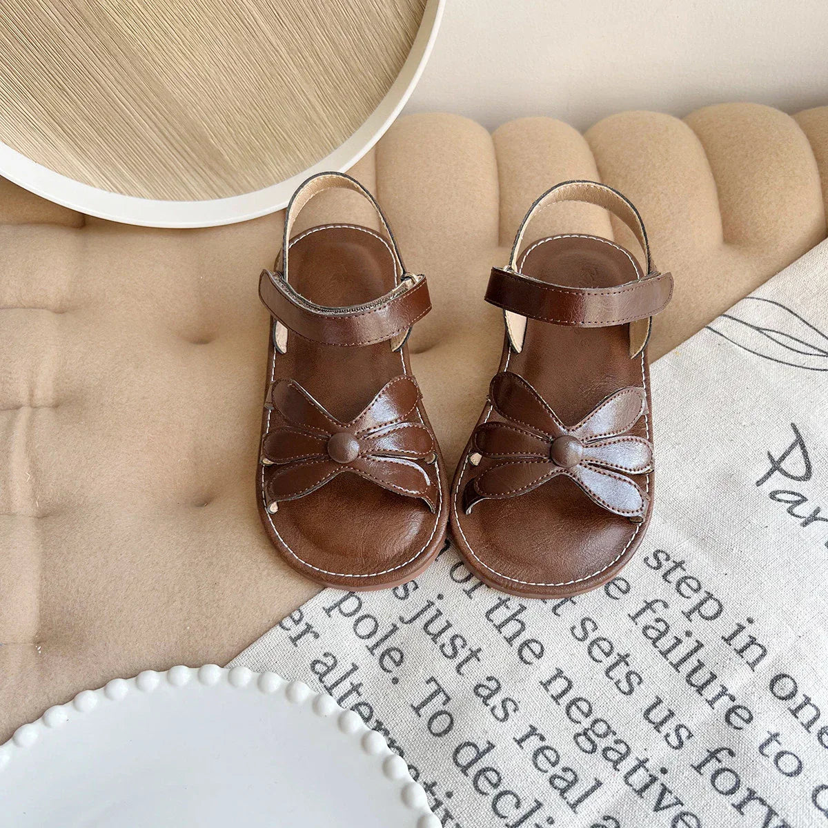 Girl's Sandals Hollow-out Solid Fashion Color Flower Leather Kids Sliders Open Toe Light Sweet Hook-loop Summer Children Shoe