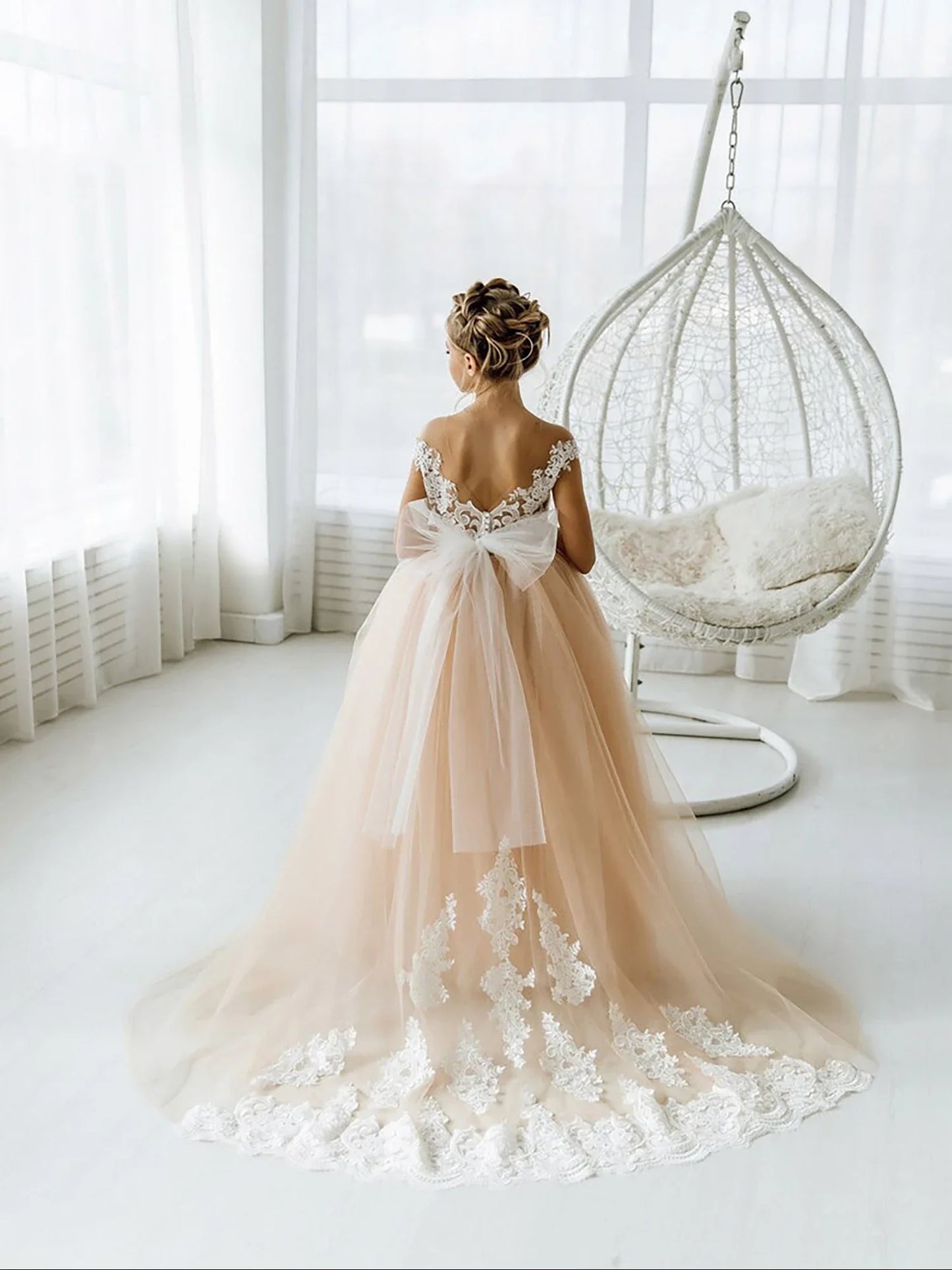 Cute Flower Girl Dresses for Wedding Big Bow Appliques Long Little Pageant Gowns Girls White Tulle First Communion Gowns