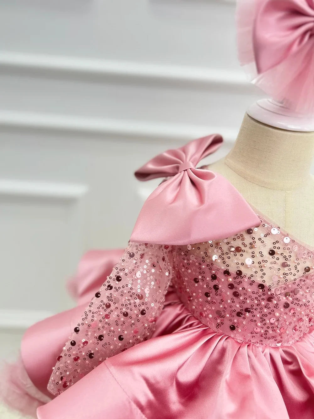 Gorgeous and Elegant Girls Dress Satin Bow Girls High-End Party Evening Dress Exquisite Baby Girl One-Year-Old Clothing