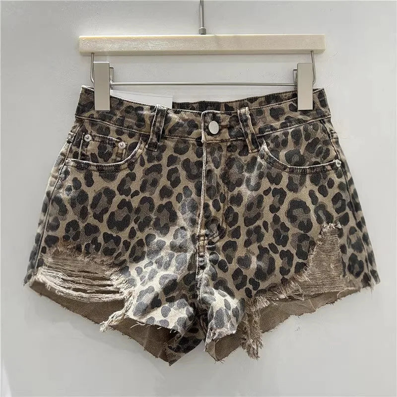 2026 Summer New Retro Leopard Print Ripped Edge Low Waist Denim Shorts Women