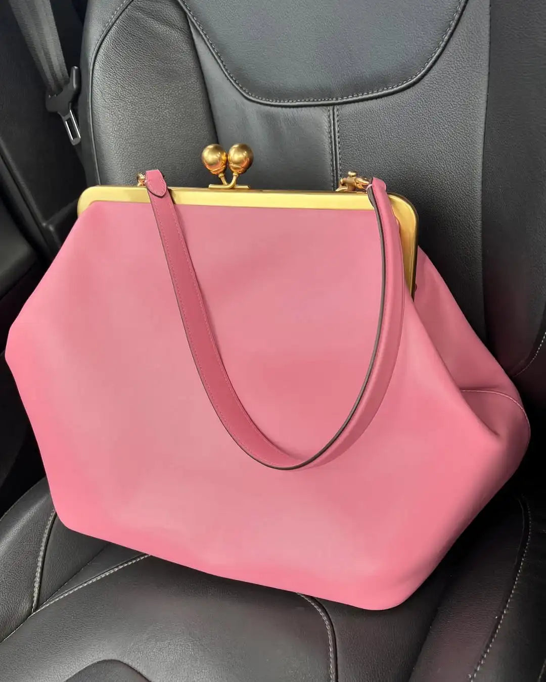 LOST IN VINTAGE Artificial Leather Bag Large Balls Bronze Kiss-lock Large Clutch Handbag Proudly Carried In Hand 35x30x20cm