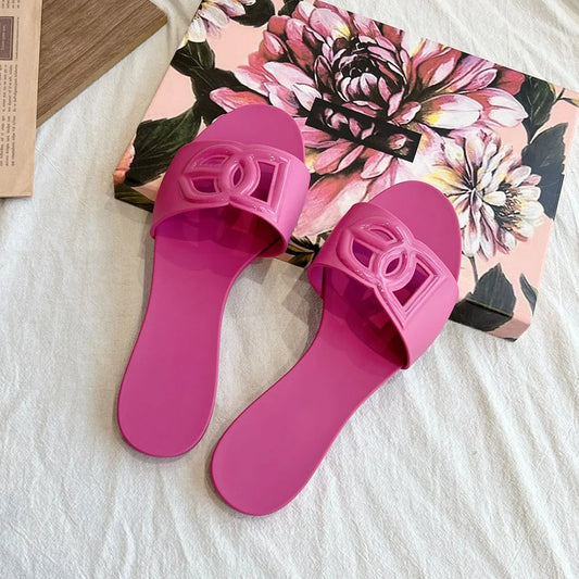 2026 Summer New Women's Casual Versatile Cool Slippers Beach Non Slip Flat Slippers