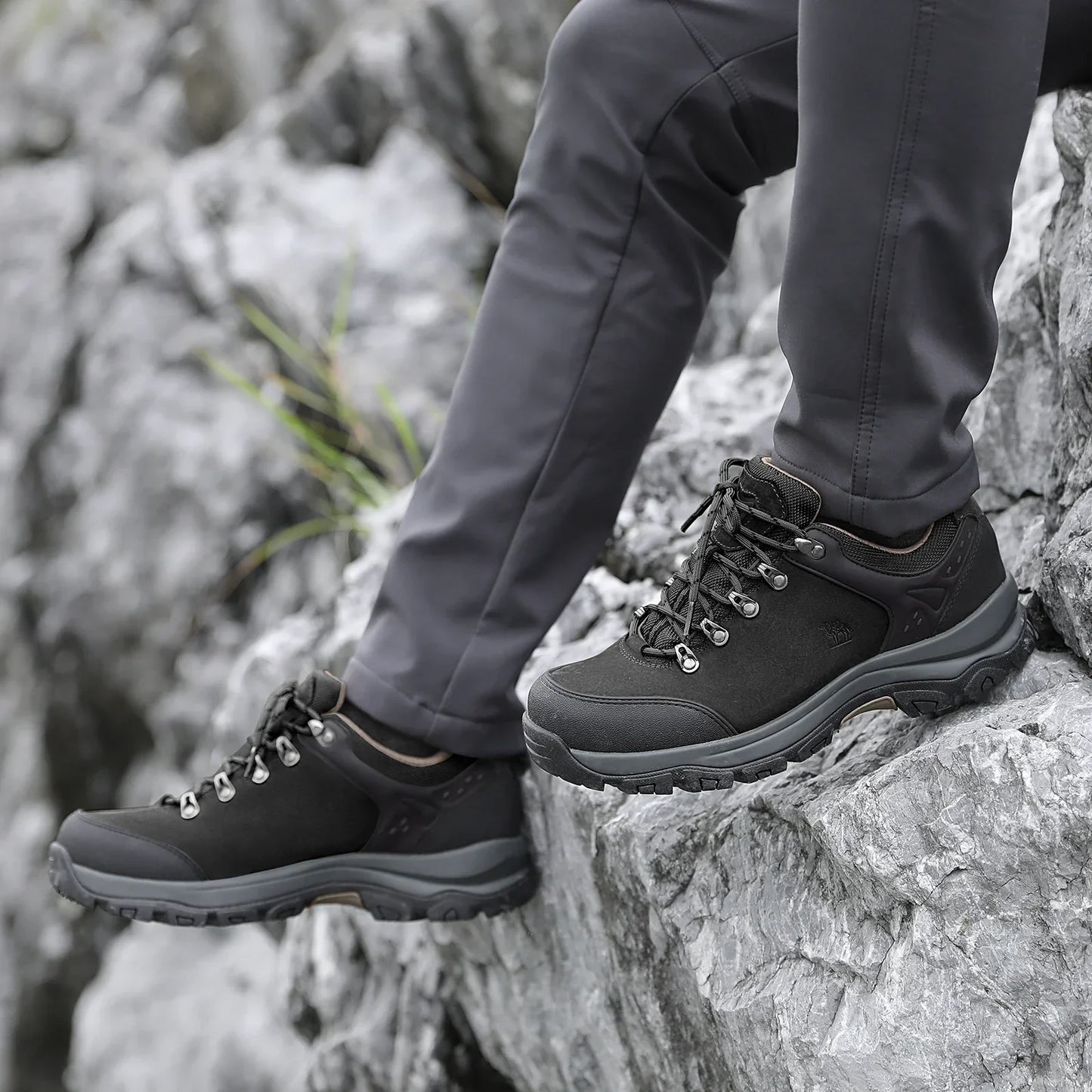 Hiking Shoes for Men Waterproof Outdoor Low-top Hiking Boots Leather Men's Trekking Shoes Walking Male Sneakers New