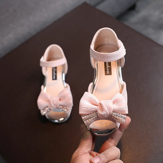2026 New Children Sandals Rhinestone Bow Wedding Princess Girls Sandal Party Dance Baby Student Flats Kids Performance Shoes