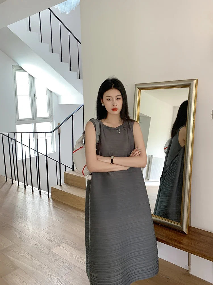 Miyake Pleated Women's Dresses Loose Plus Size High Quality Sense of Elegance Sleeveless Mid-length Skirt 2025 Spring New