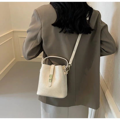 Retro small bag women 2024 new autumn/winter messenger bag fashion HOT portable bucket bag