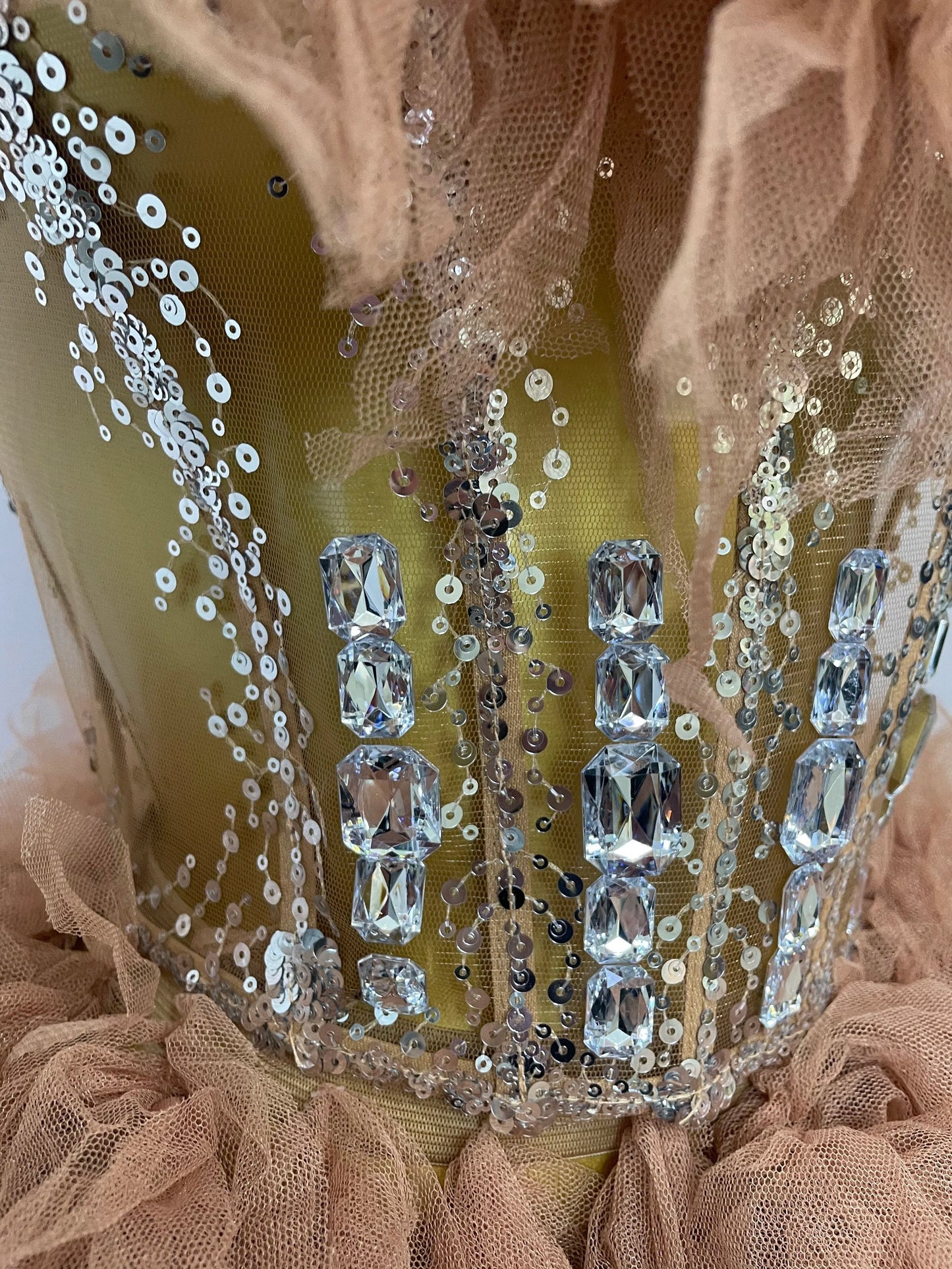 2025Women Sexy Backless Strap Mesh Fluffy Skirt 2 Pieces Diamond Sequins Stage Performance Costume Birthday Party Shooting Dress