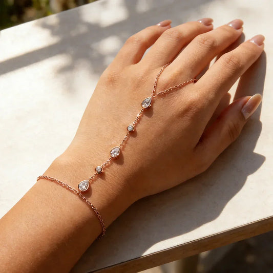 Bracelet de main en argent s925 avec chaîne de doigt en moissanite ronde poire délicate, taille de poignet réglable de 14 à 20 cm, pour femmes