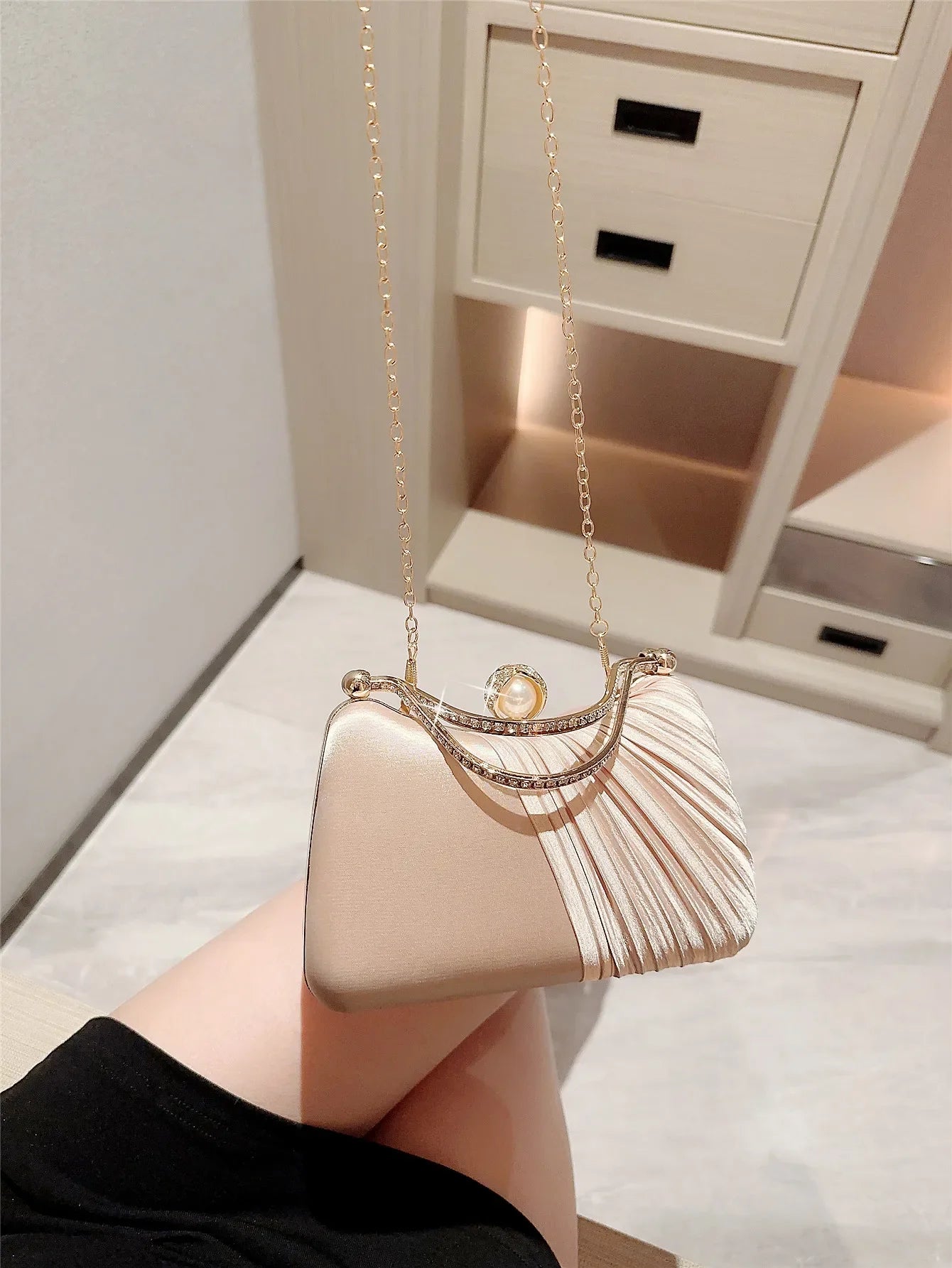 A fashion casual Satin Pleated Design Evening Bag Shiny Rhinestone Decor Prom Bag Romantic Wedding Bag Party Bag Evening Bag Dress Bag Bridal Bag Chain Bag Cocktail Handbag