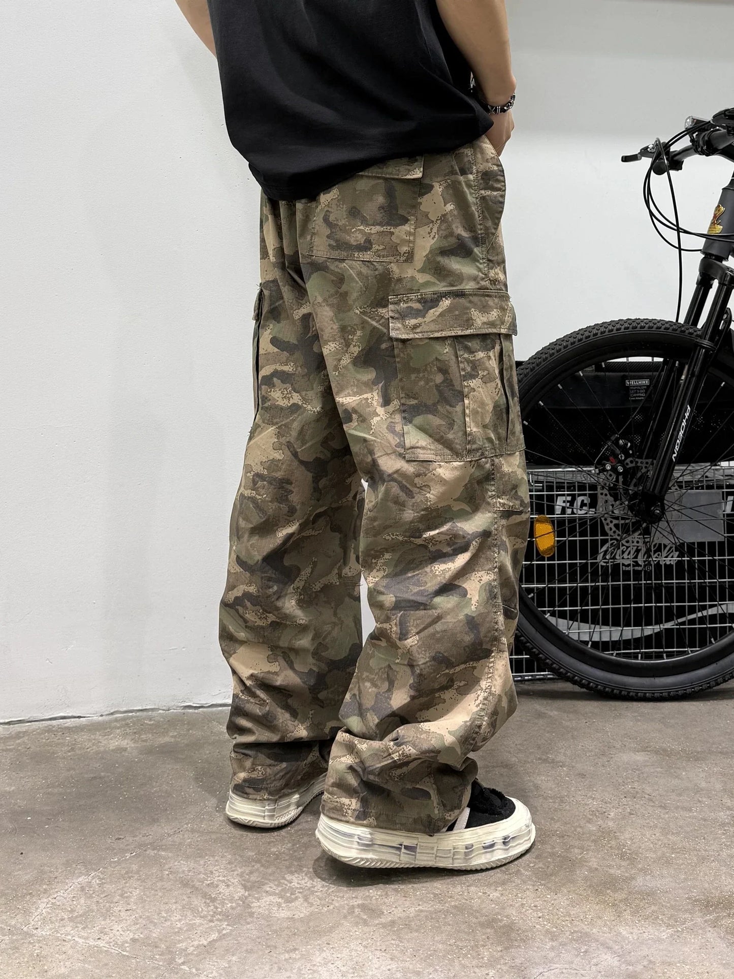 Vintage Camouflage Cargo Pants Men Tactical Multi Pocket Loose Fit Straight Leg Outdoor Casual High Quality Work Pants Trendy