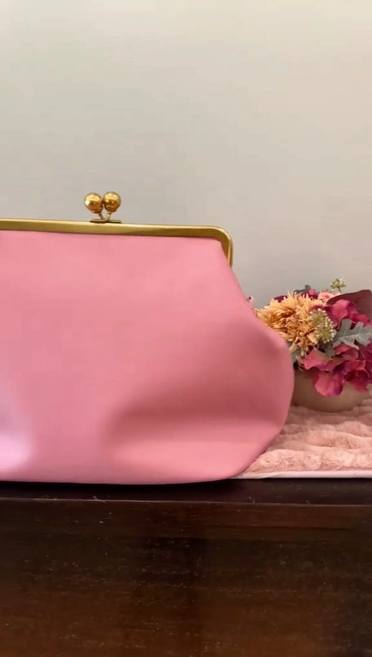LOST IN VINTAGE Artificial Leather Soild Bag Large Balls Kiss-lock Large Big Clutch Handbag Proudly Carried In Hand 35x30x20cm