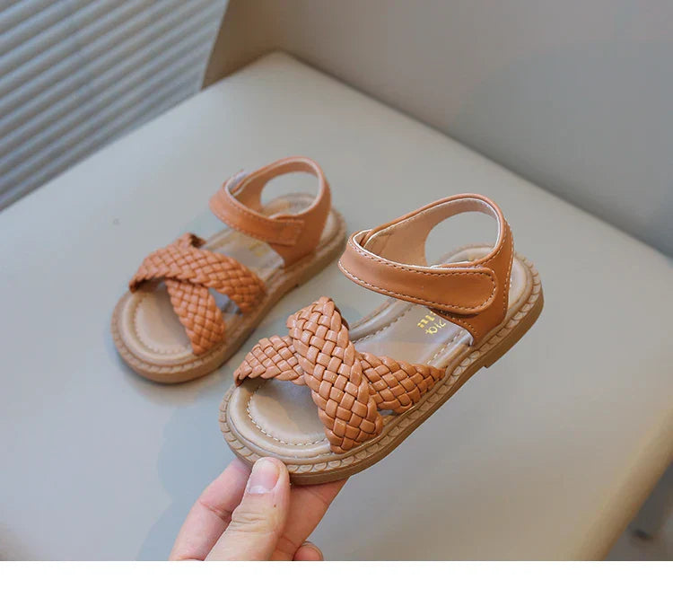 Toddlers Girls Sandals Kids Princess Beach Shoes 2026 Brand New Cross Tied Weave Style Fashion Children Summer Sandals Soft Cute
