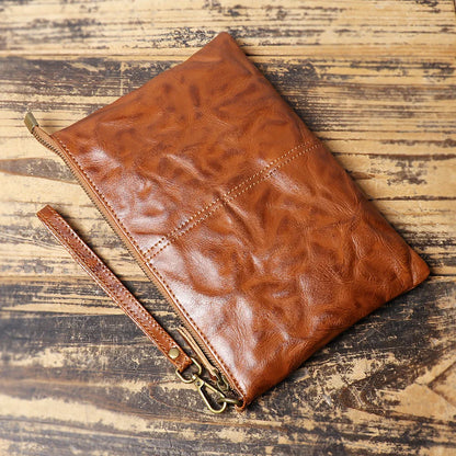 Timeless Vintage Leather Clutch Wallet - Luxurious Genuine Leather, Secure Zipper, Stylish Wristlet for Women