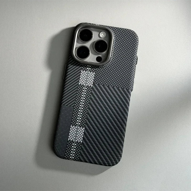 حافظة لهاتف آيفون 17 16 15 14 برو ماكس من ألياف الكربون بتصميم هندسي تجريدي، غطاء MagSafe، شحن مغناطيسي، واقي كاميرا Funda
