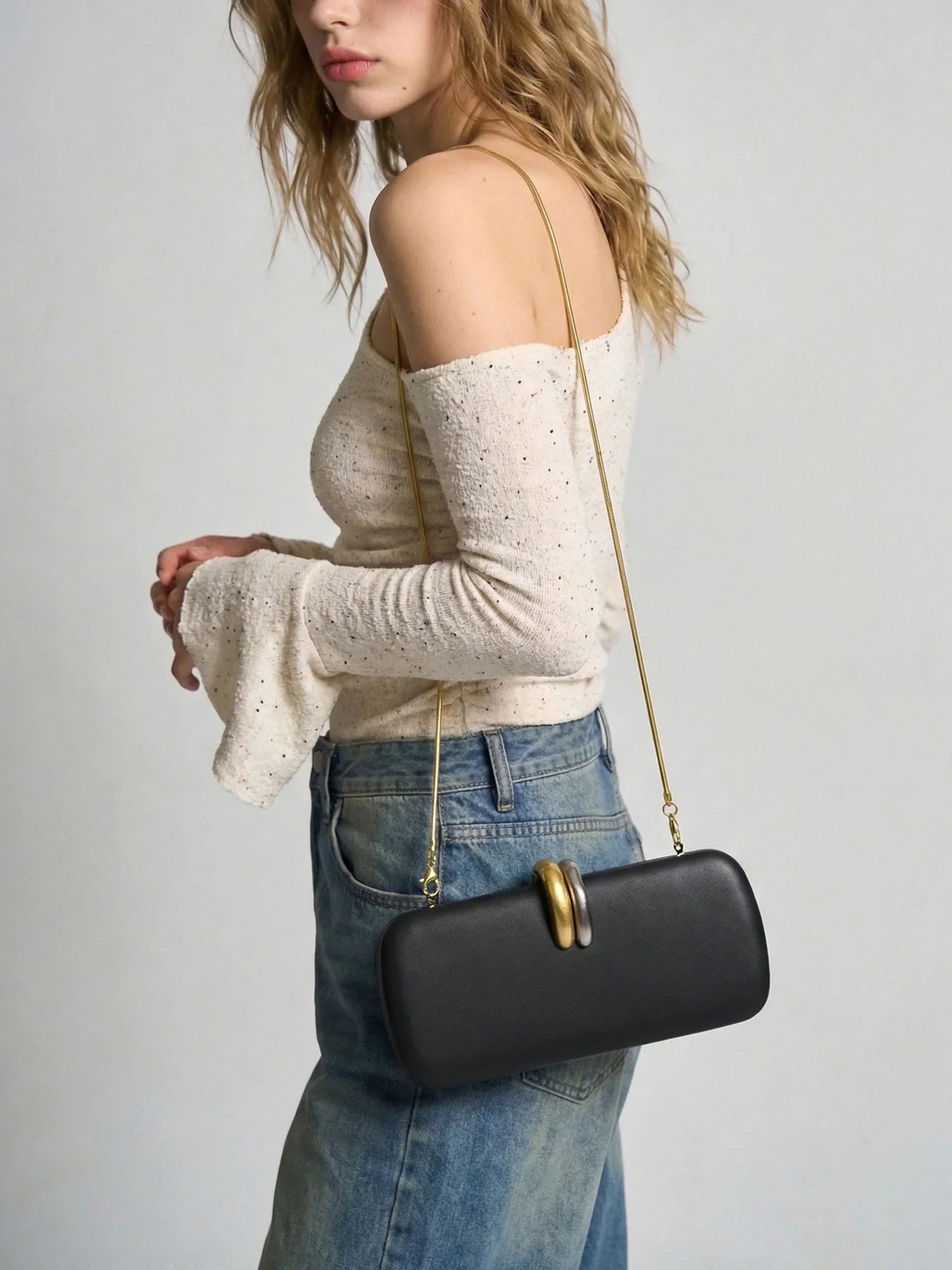 Stylish and luxurious design womens clutch evening bag shoulder bag/crossbody bag with chain suitable for weddings and parties.