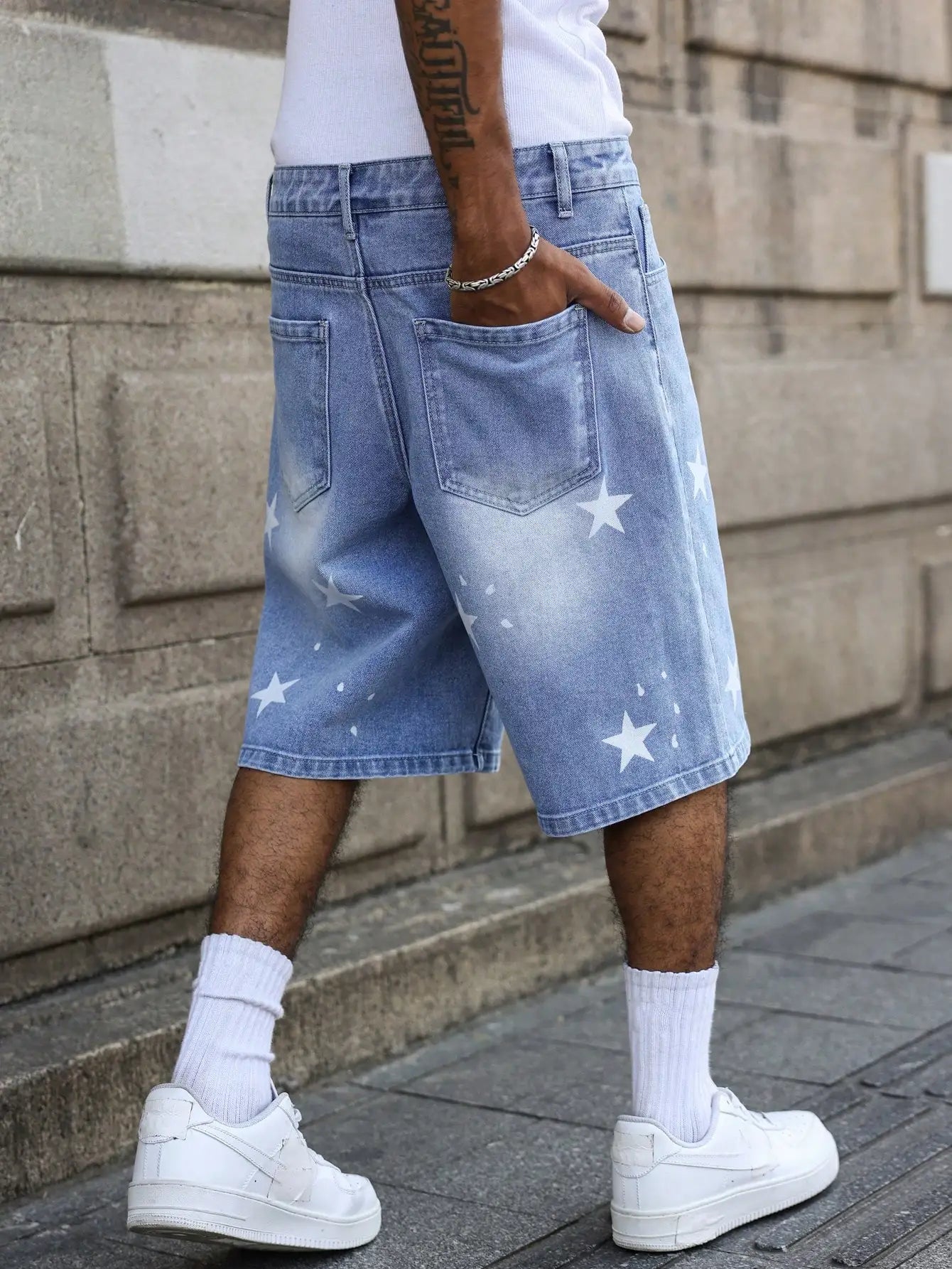 Men's Blue Denim Shorts for Spring and Summer, with Stars Printed on the Legs, Are Stylish and Simple to Match