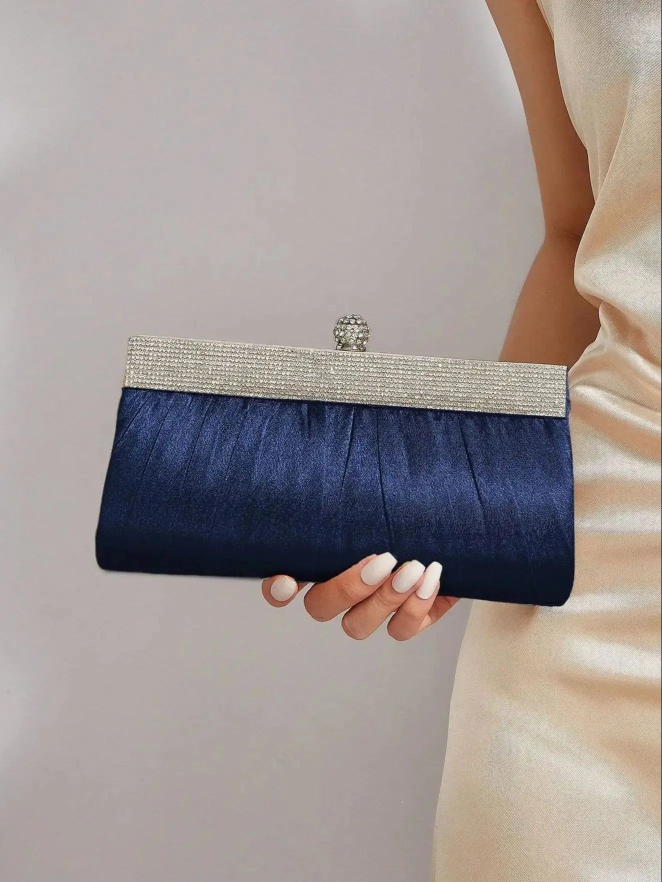 Fashionable, elegant, sparkling rhinestone women's clutch, evening bag, party bag, exquisite and charming ball banquet bag.