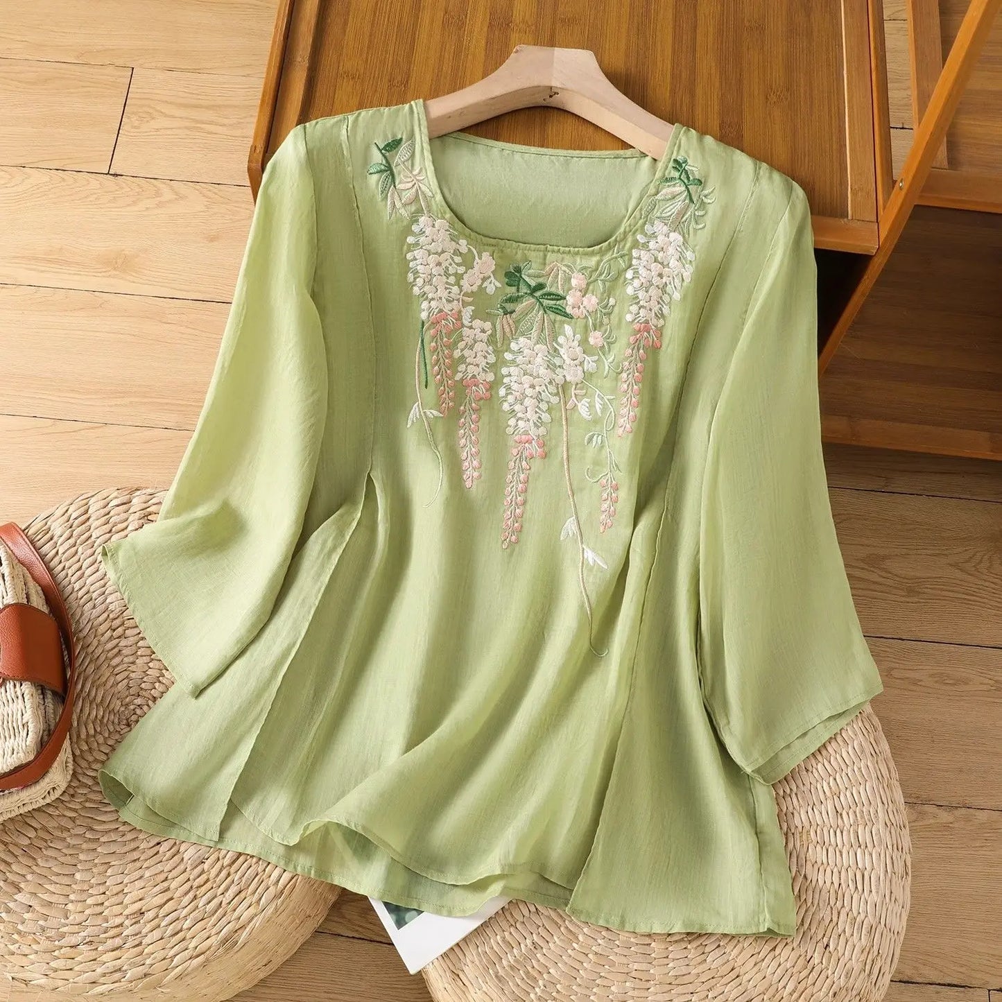 Retro Round Neck Cotton and Linen Embroidered Shirt for Women in Summer New Loose and Elegant Temperament Five-point Sleeve Top
