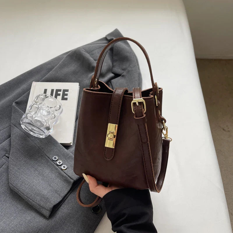 Retro small bag women 2024 new autumn/winter messenger bag fashion HOT portable bucket bag