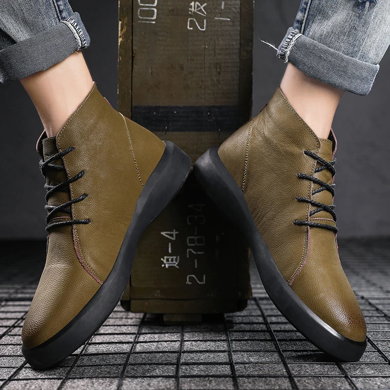 100% cowhide New large-sized men's boots Fashionable casual thick-soled breathable men's shoes Outdoor sports Chelsea boots