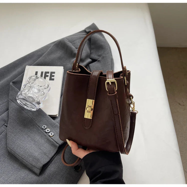 Retro small bag women 2024 new autumn/winter messenger bag fashion HOT portable bucket bag