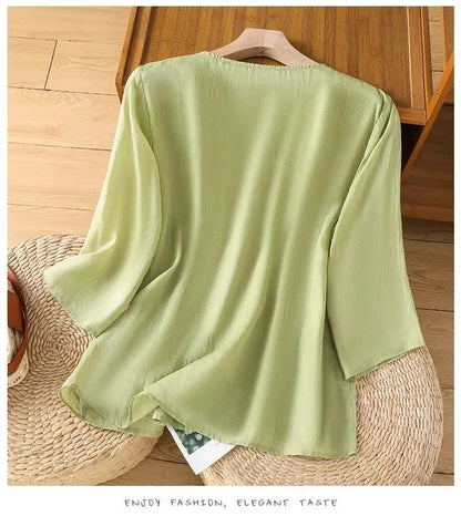 Retro Round Neck Cotton and Linen Embroidered Shirt for Women in Summer New Loose and Elegant Temperament Five-point Sleeve Top