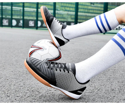 Indoor Soccer Cleats Men Professional Futsal Shoes Anti Skid Mens Football Boots Original Hard Court Chuteira Society Futebol