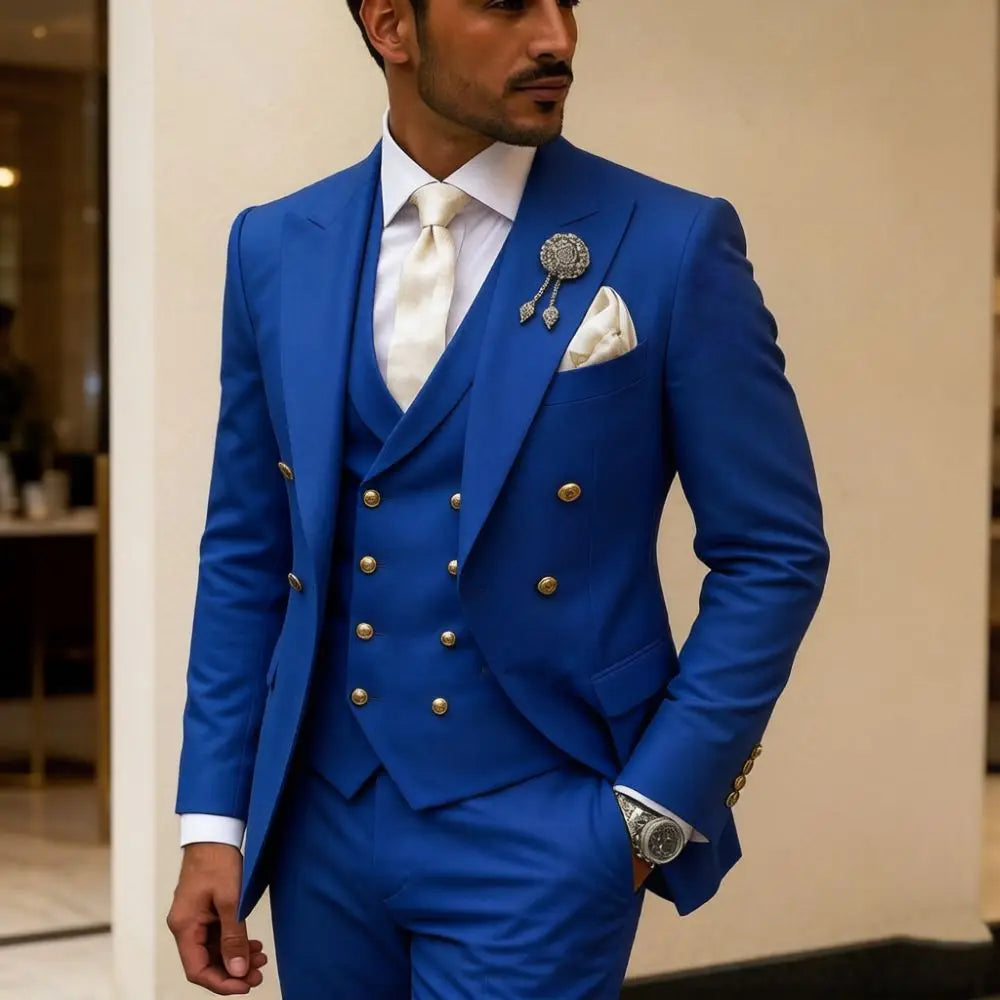 Mens White 3 Piece Suits Double Breasted Waistcoat Wedding Tuxedo Shiny Gold Buttons Luxury Formal Groom Prom Party Celebration