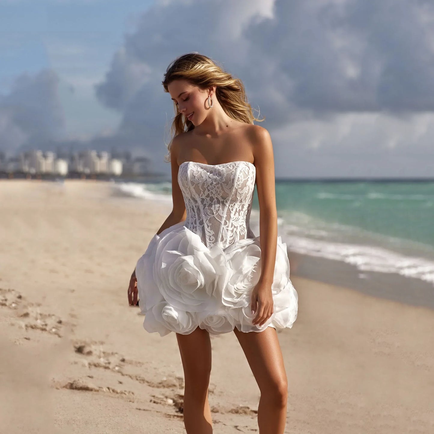 Sexy Mini Wedding Dress Strapless Sleeveless Top Lace See Through Ruffles Flowers Bridal Gown Short Bride Dresses Customized
