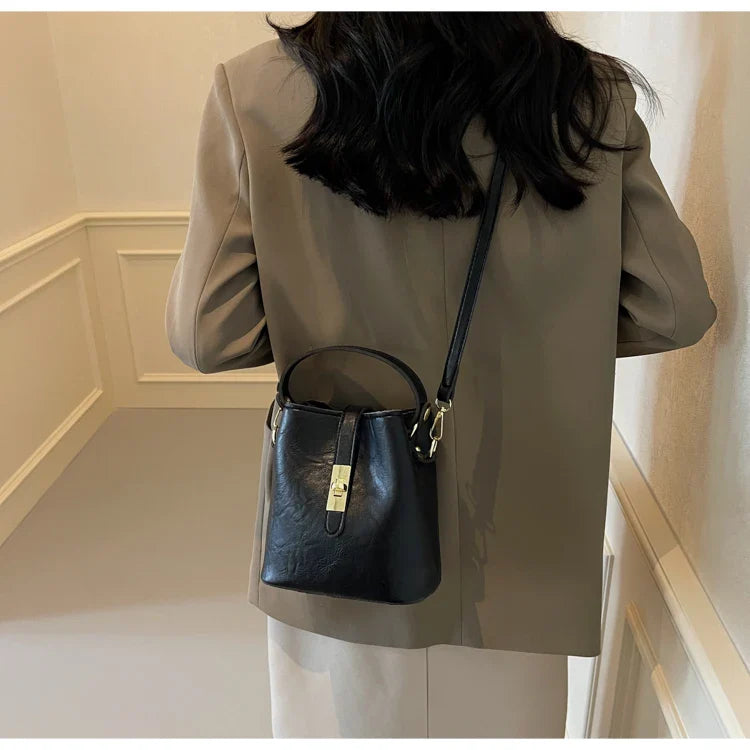 Retro small bag women 2024 new autumn/winter messenger bag fashion HOT portable bucket bag