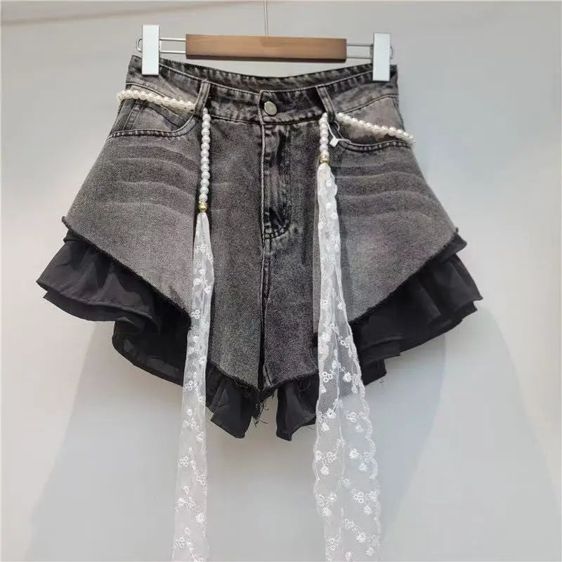 Trendy The Summer Of 2026 Women's Pearl Lace Belt Denim Shorts Fashion Wrinkled Edge Design A-line Hot Pants Female 1LS3067
